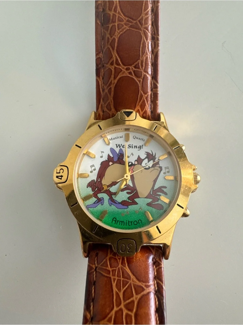 N/A elegant gold